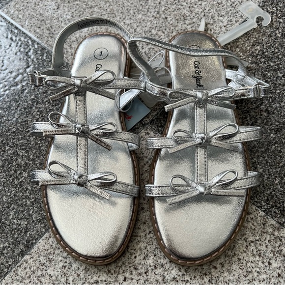 Cat & Jack Other - Cat & Jack Girl's Aria Bow Sandals in Silver- Size 1